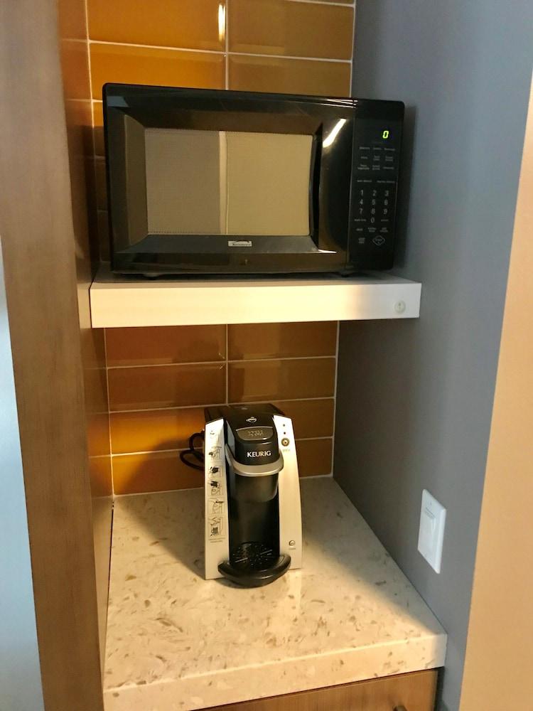 Hilton Garden Inn Davis Downtown エクステリア 写真