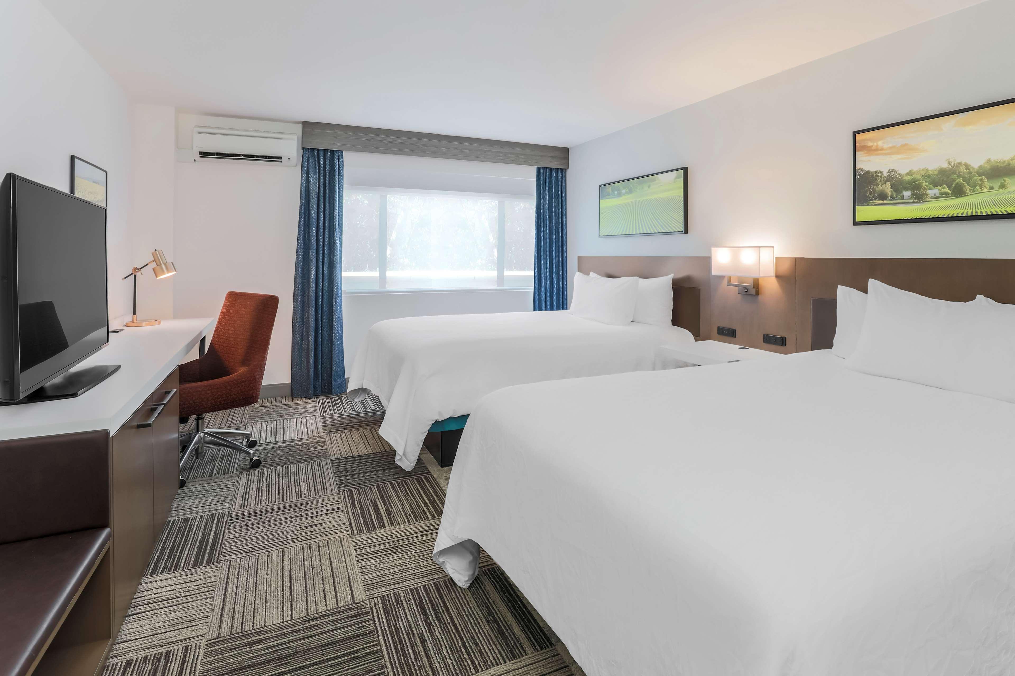 Hilton Garden Inn Davis Downtown エクステリア 写真