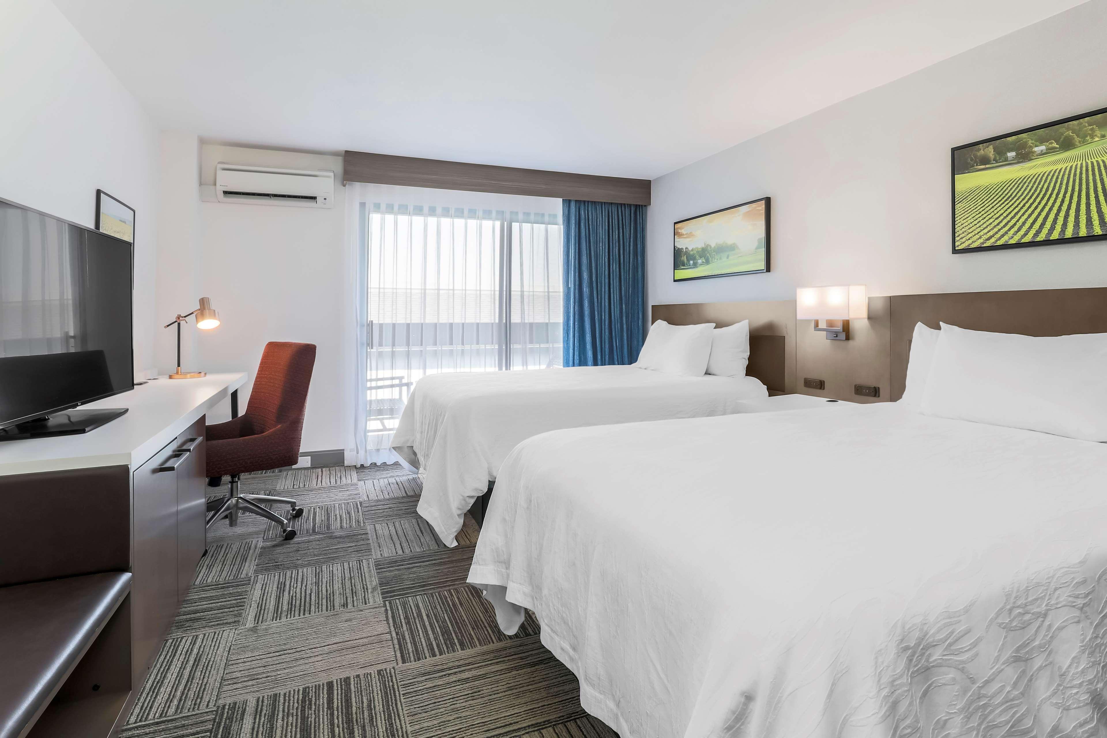 Hilton Garden Inn Davis Downtown エクステリア 写真