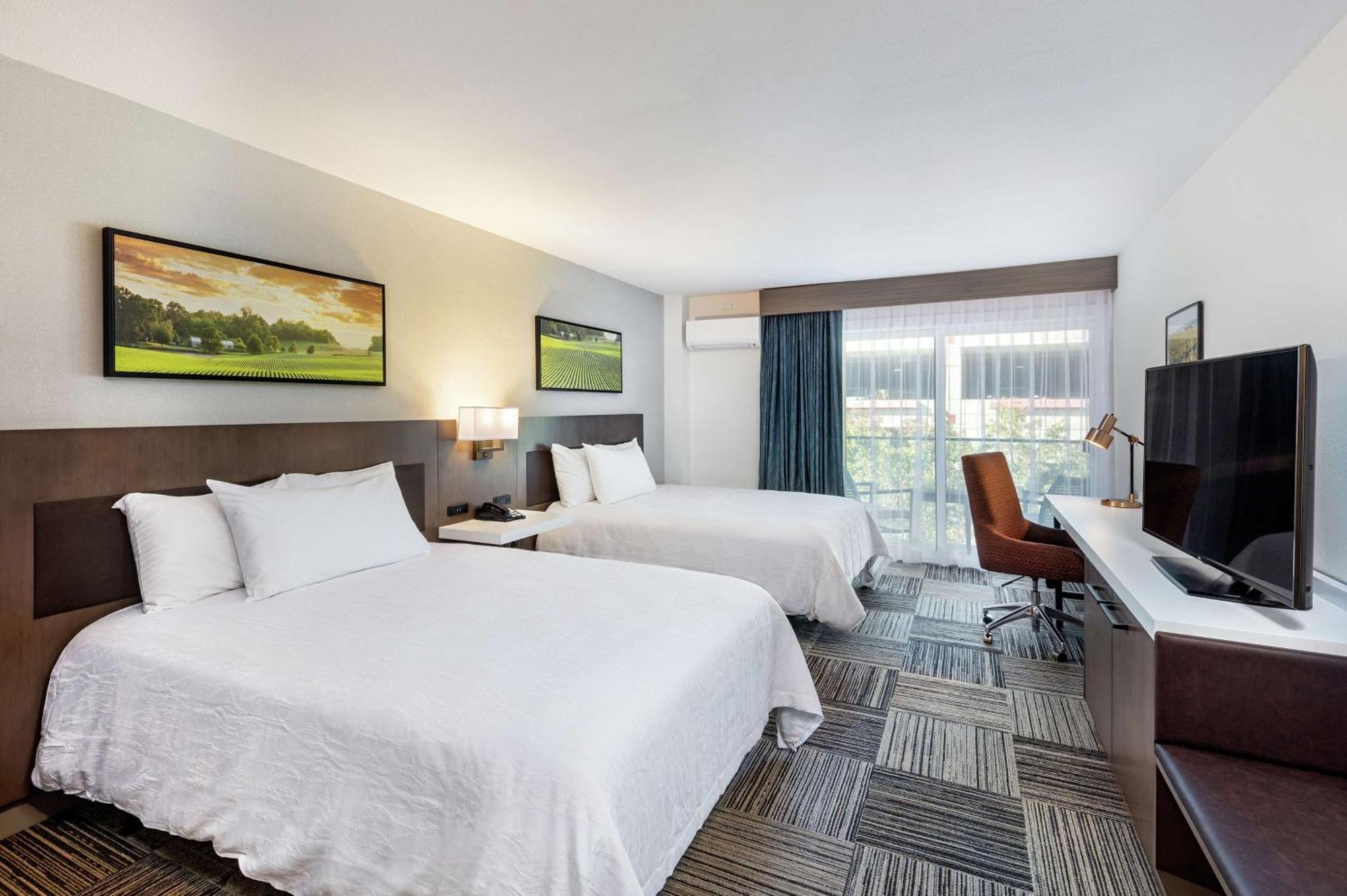 Hilton Garden Inn Davis Downtown エクステリア 写真