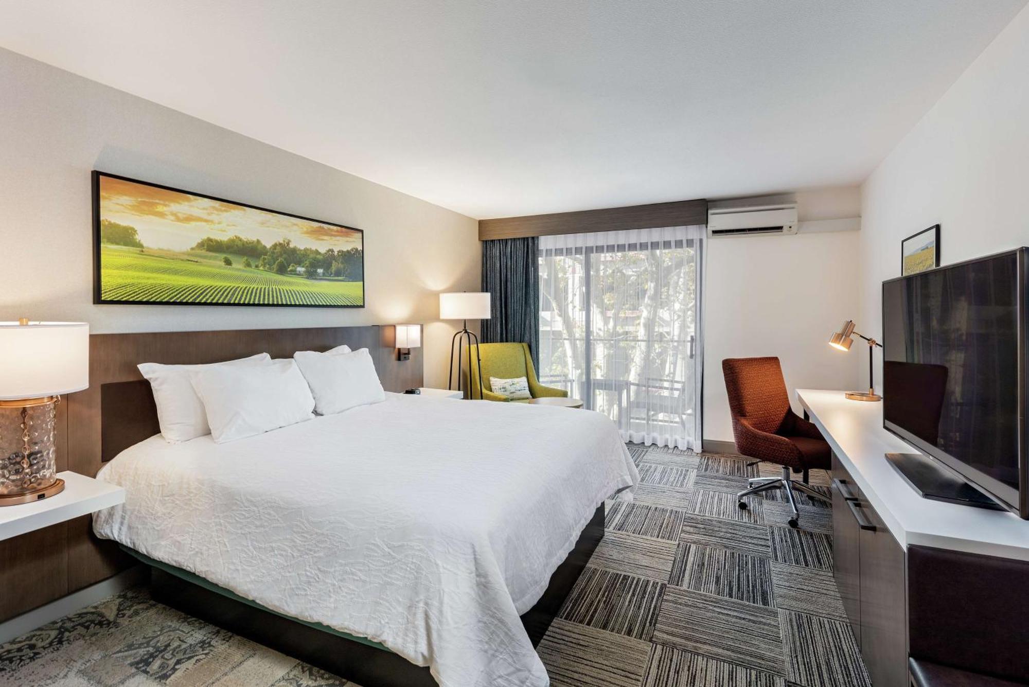Hilton Garden Inn Davis Downtown エクステリア 写真