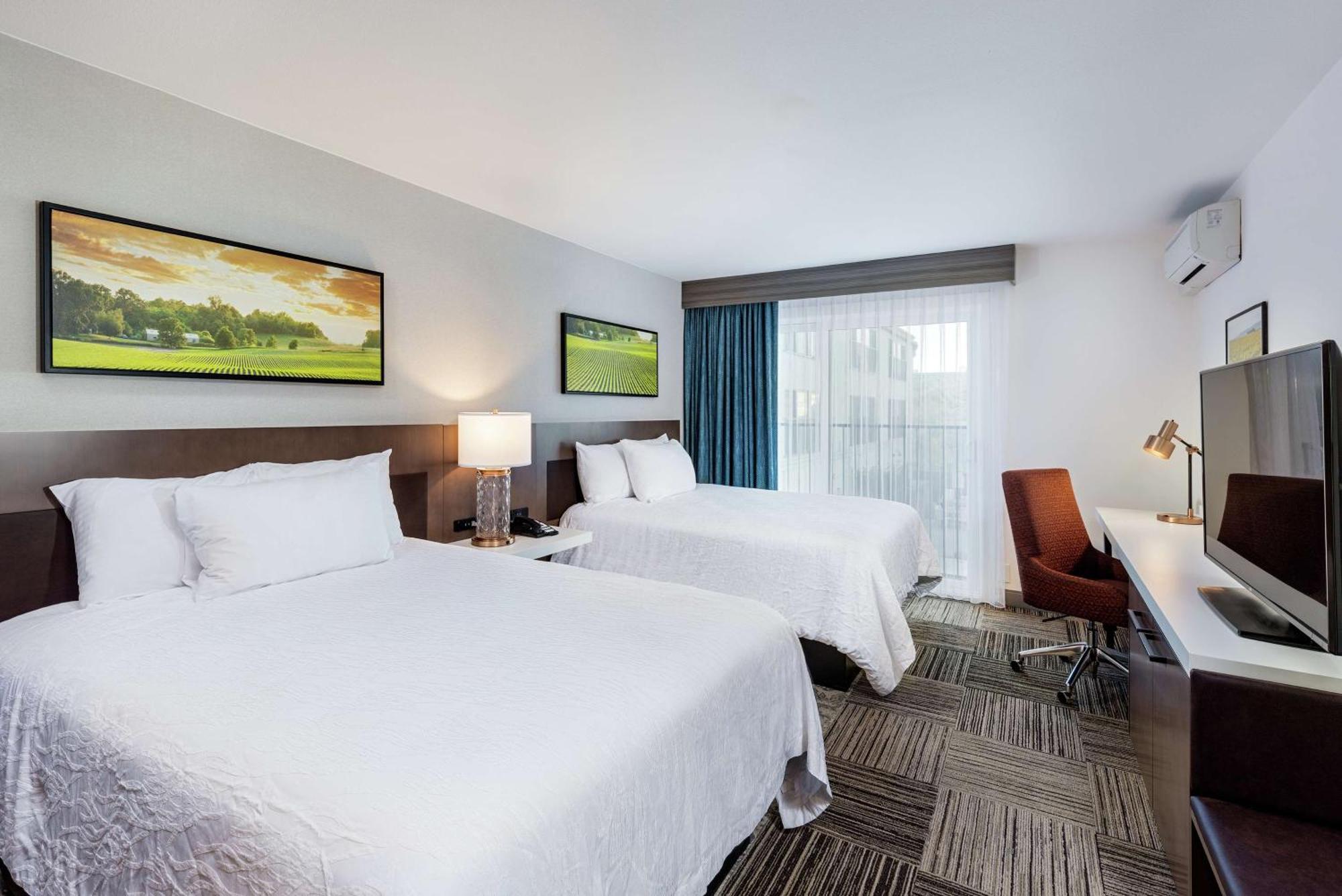 Hilton Garden Inn Davis Downtown エクステリア 写真