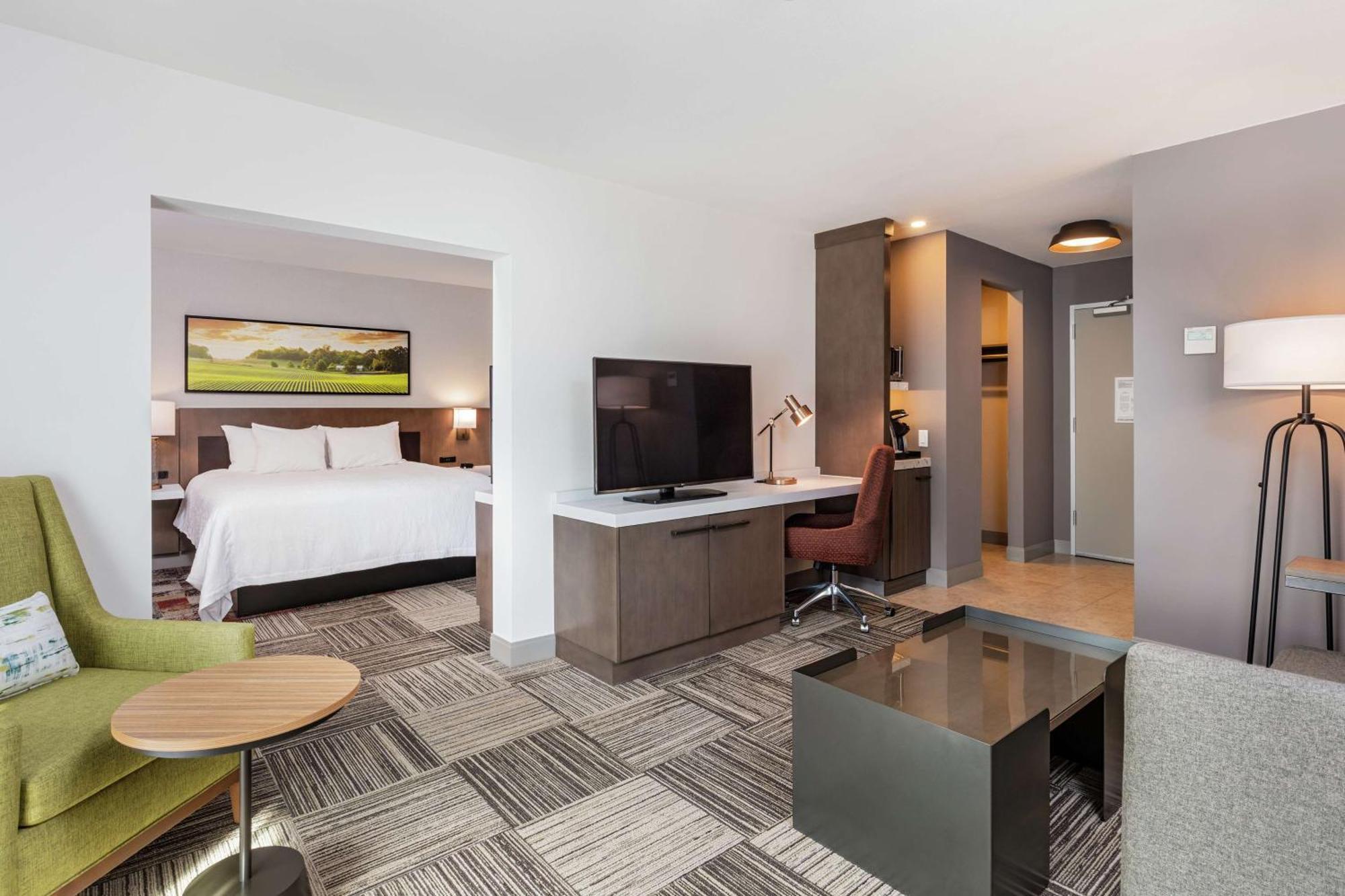 Hilton Garden Inn Davis Downtown エクステリア 写真