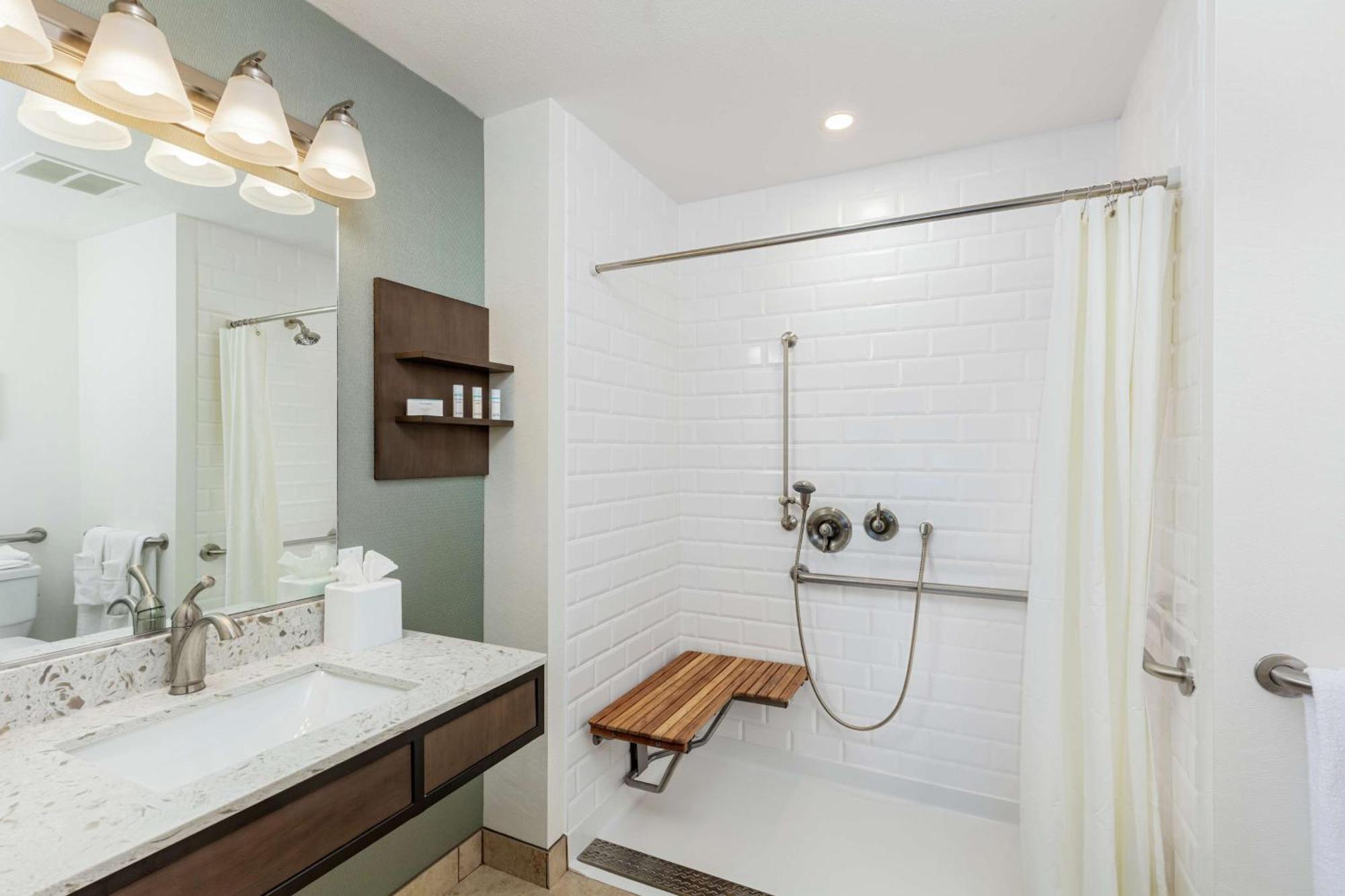 Hilton Garden Inn Davis Downtown エクステリア 写真