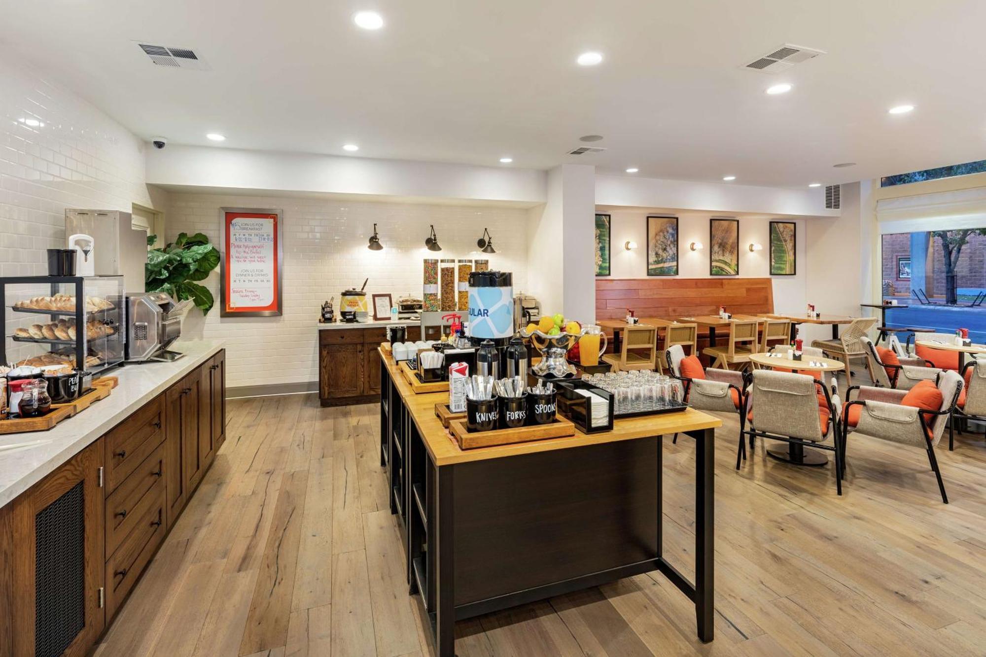 Hilton Garden Inn Davis Downtown エクステリア 写真