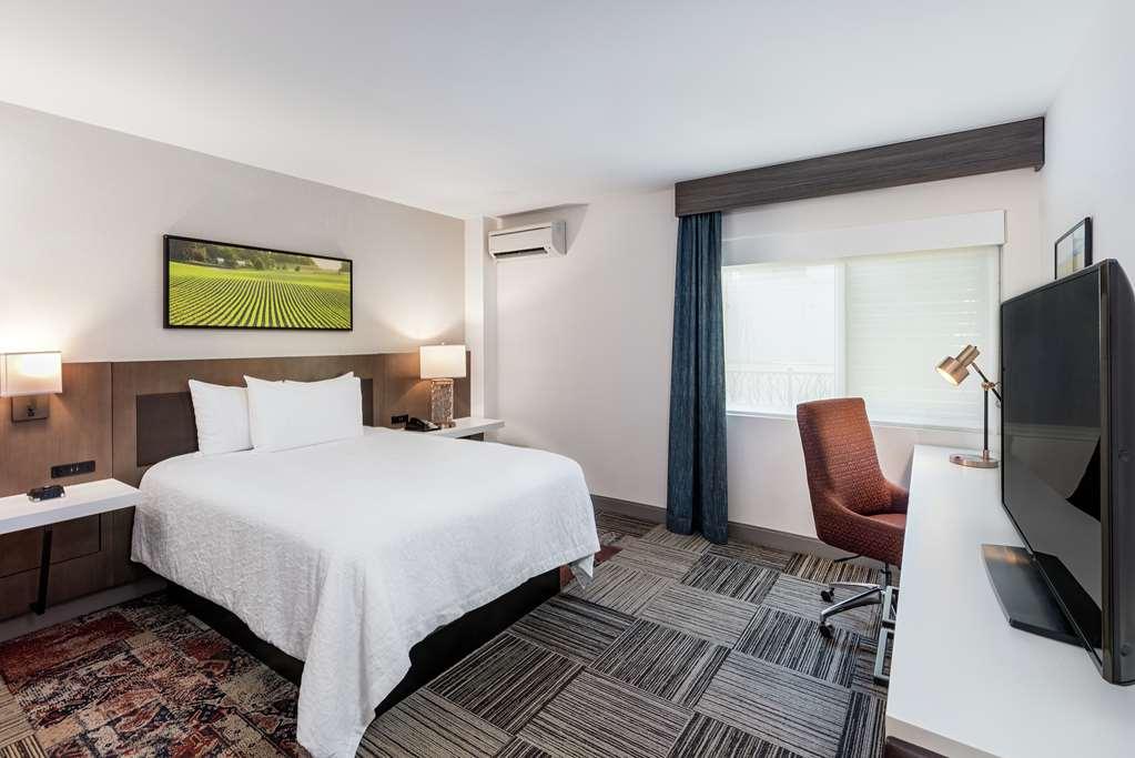 Hilton Garden Inn Davis Downtown 部屋 写真