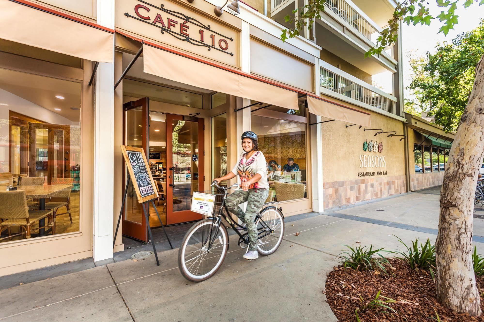 Hilton Garden Inn Davis Downtown エクステリア 写真