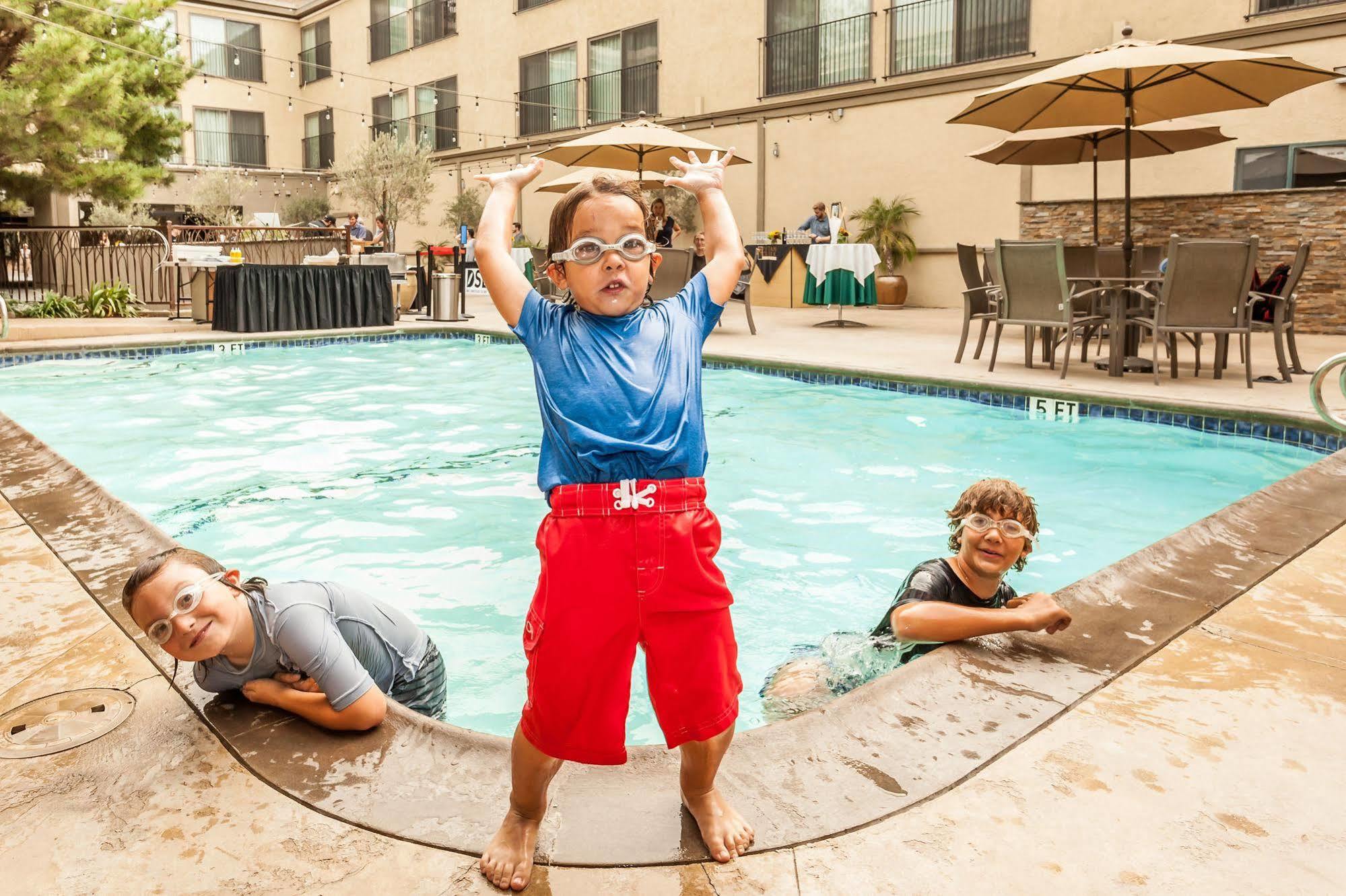 Hilton Garden Inn Davis Downtown エクステリア 写真